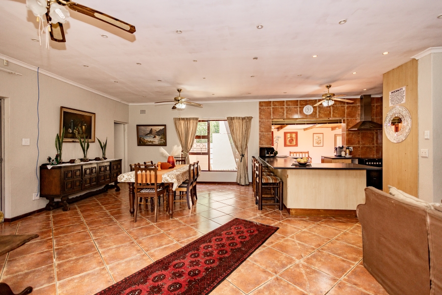 6 Bedroom Property for Sale in Schoongezicht Western Cape